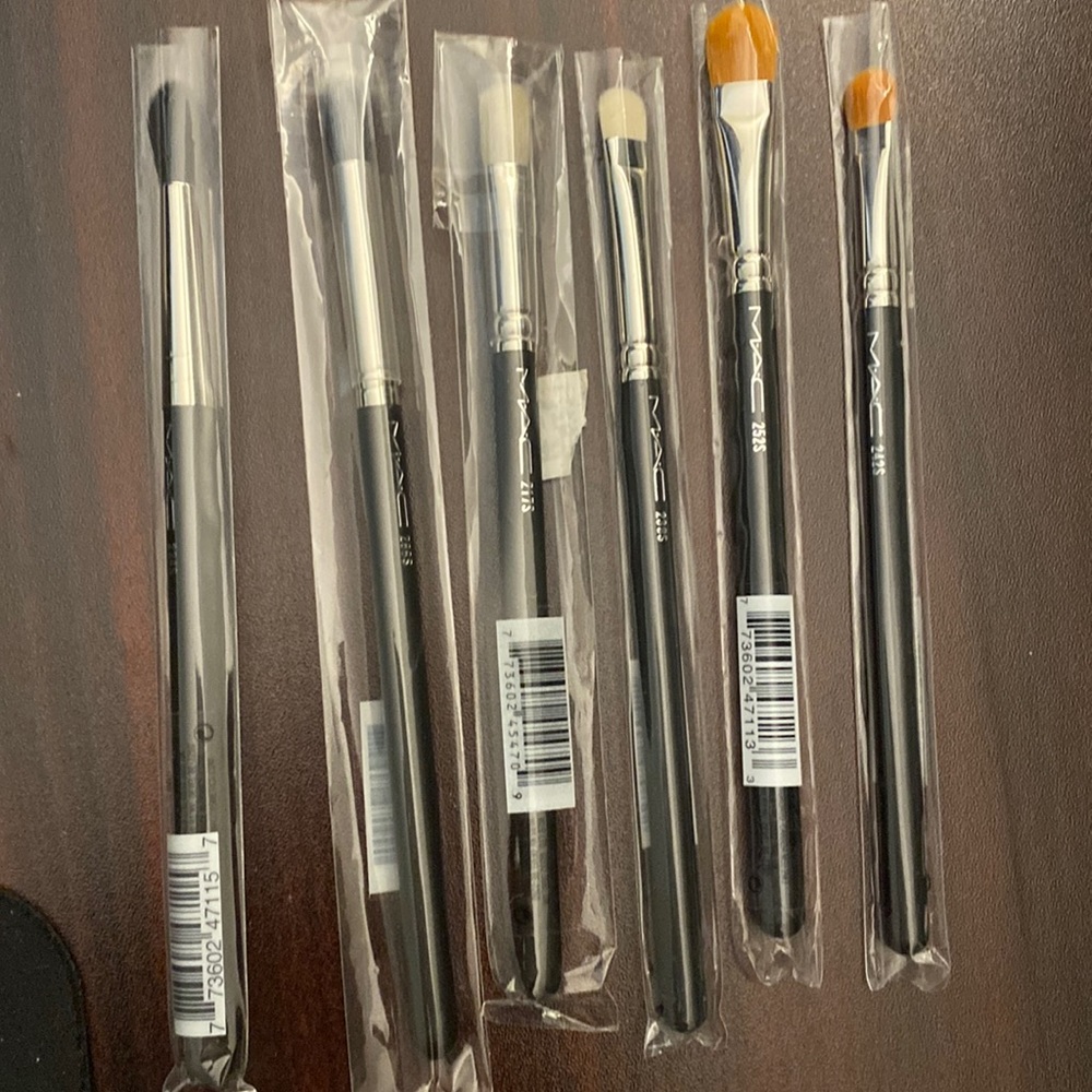 Mac eye brushes